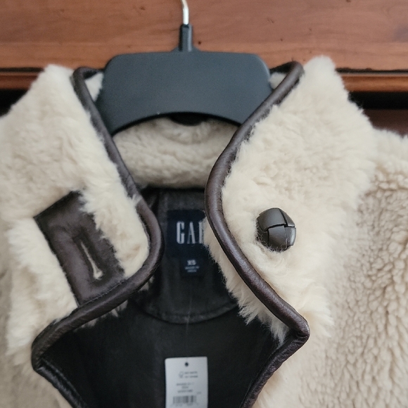 SHERPA & VEGAN LEATHER TRIM JACKET/GAP/CREAM - Picture 2 of 13